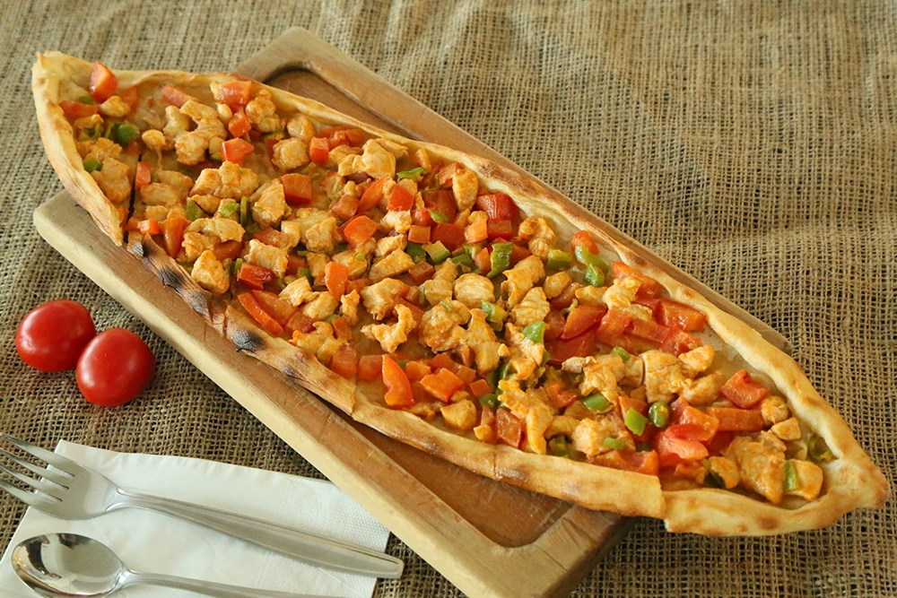 CHICKEN CHEESE PİDE