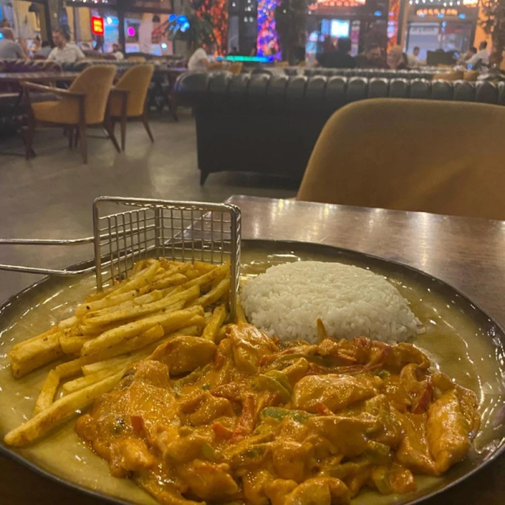 MEXİCAN SOSLU KREMALI TAVUK