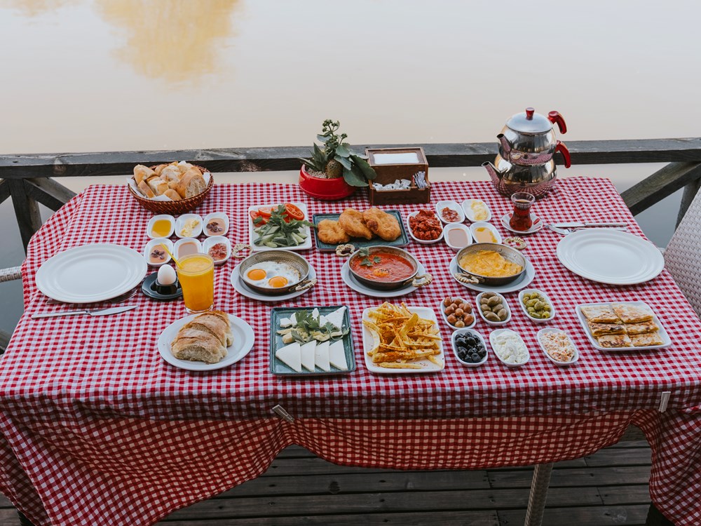 KİŞİ BAŞI SINIRSIZ SERPME KAHVALTI