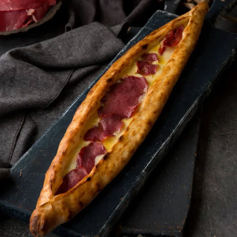 PASTIRMALI PEYNİRLİ PİDE