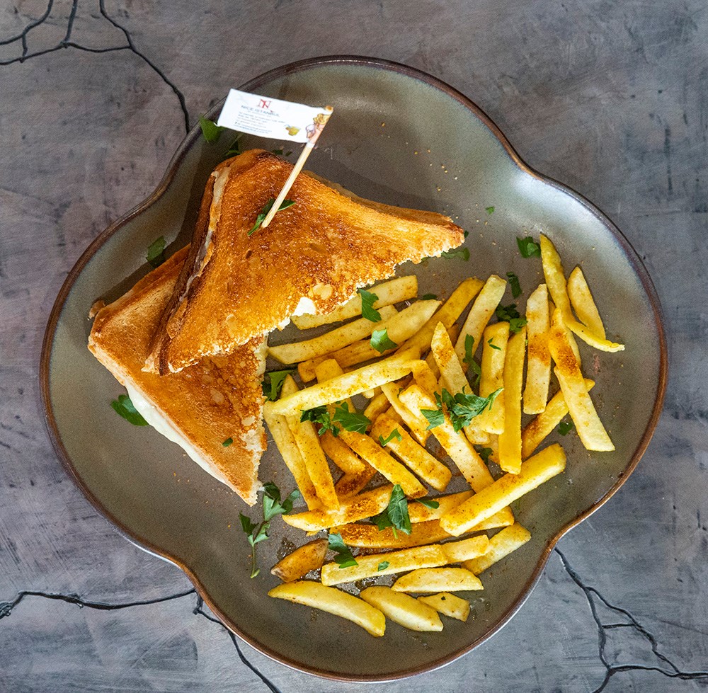 KAŞAR PEYNİRLİ TOST