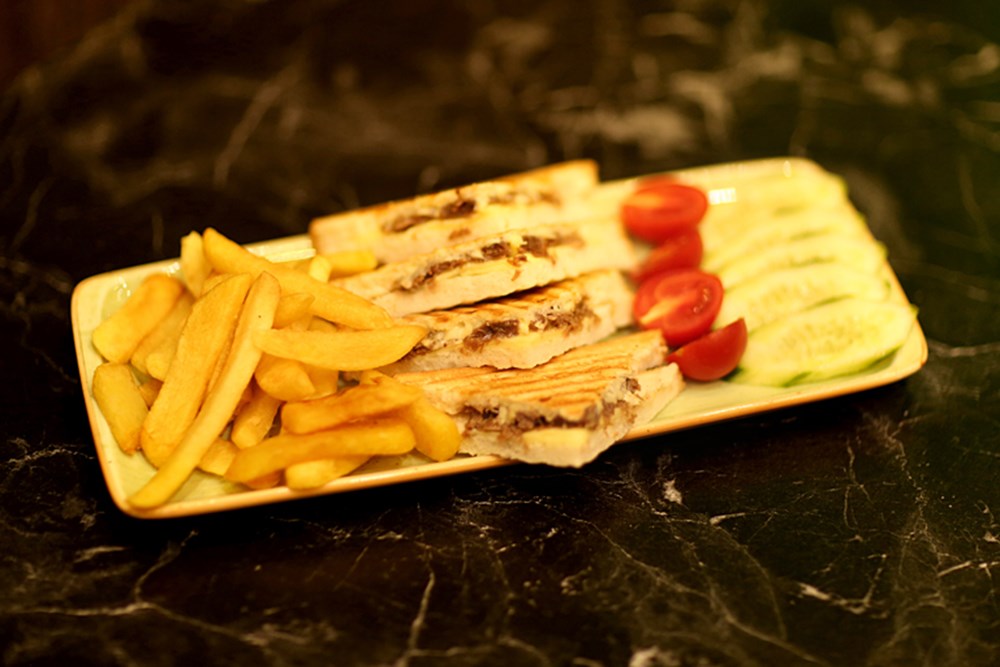 KAŞARLI KAVURMALI TOST