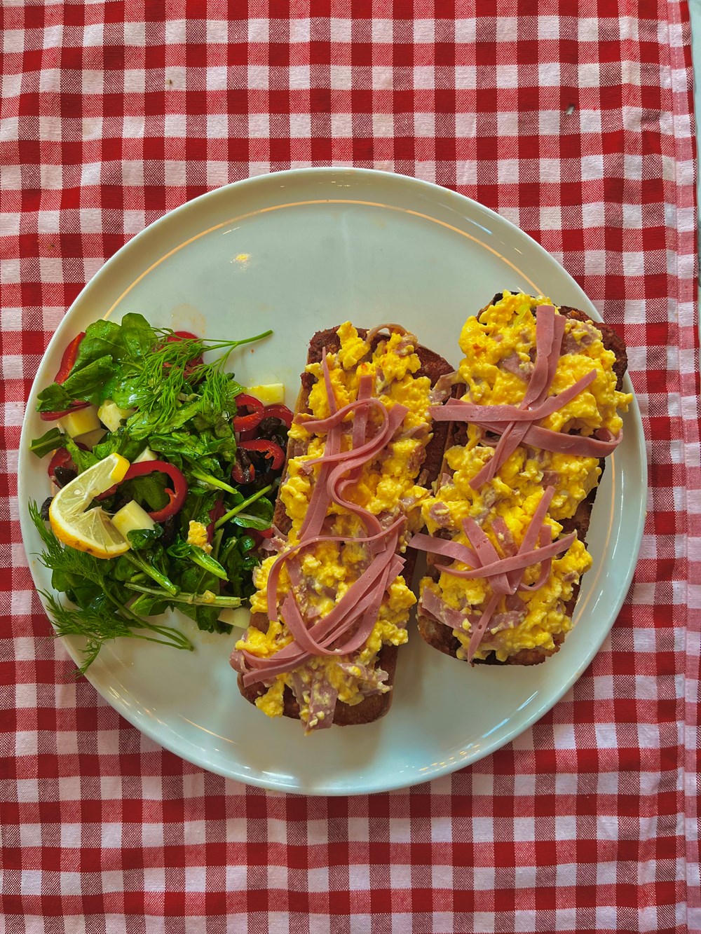 Cream & beef sandiviç