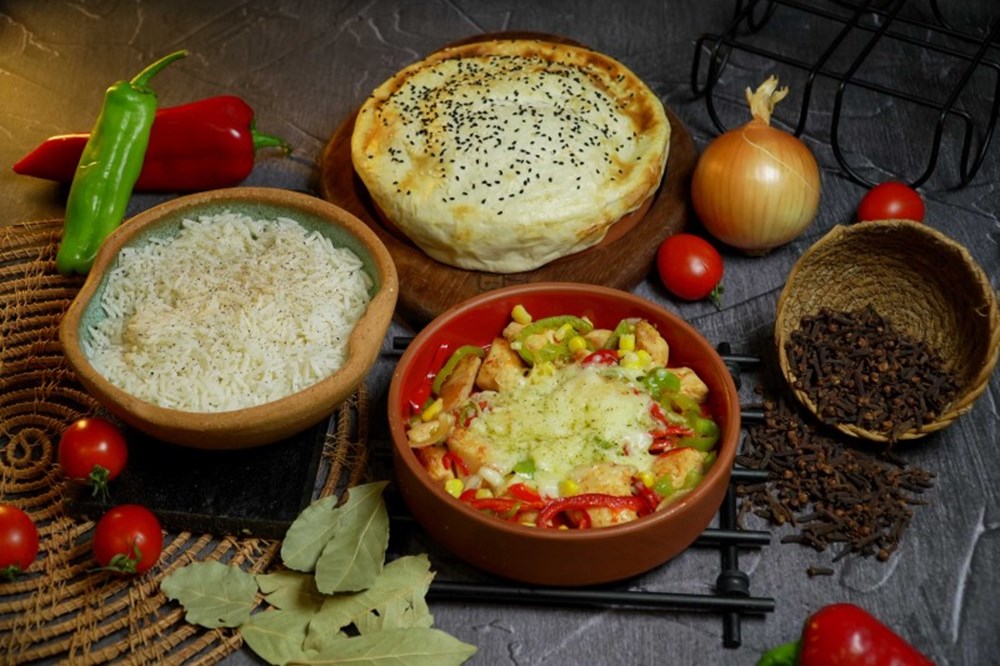 GÜVEÇTE SEBZELİ TAVUK