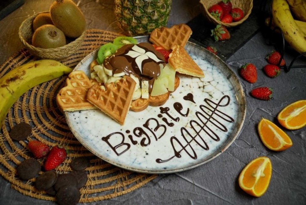 MEYVELİ ÇİKOLATALI WAFFLE