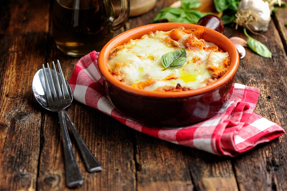 GÜVEÇTE TAVUK KAVURMA