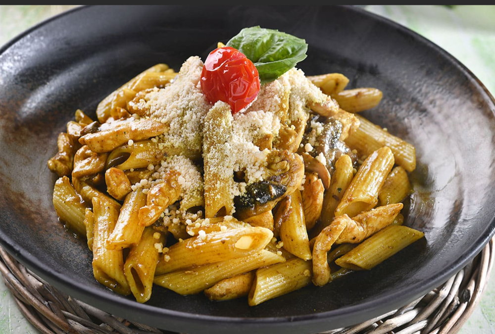 PENNE POLLO KÖRİ SOSLU