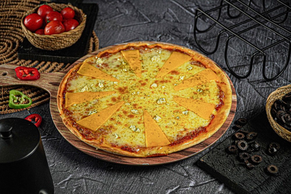 DÖRT PEYNİRLİ PİZZA