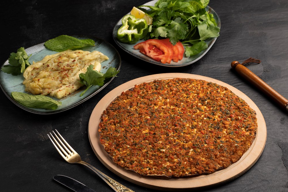 SARIMSAKLI ANTEP LAHMACUN