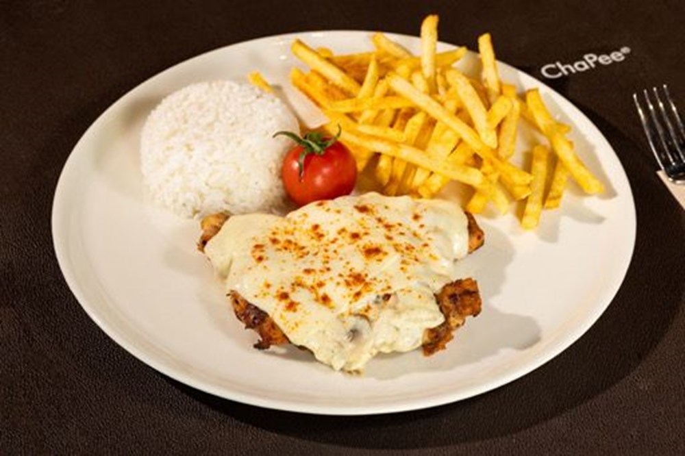 BEŞAMEL SOSLU PİLİÇ PİRZOLA