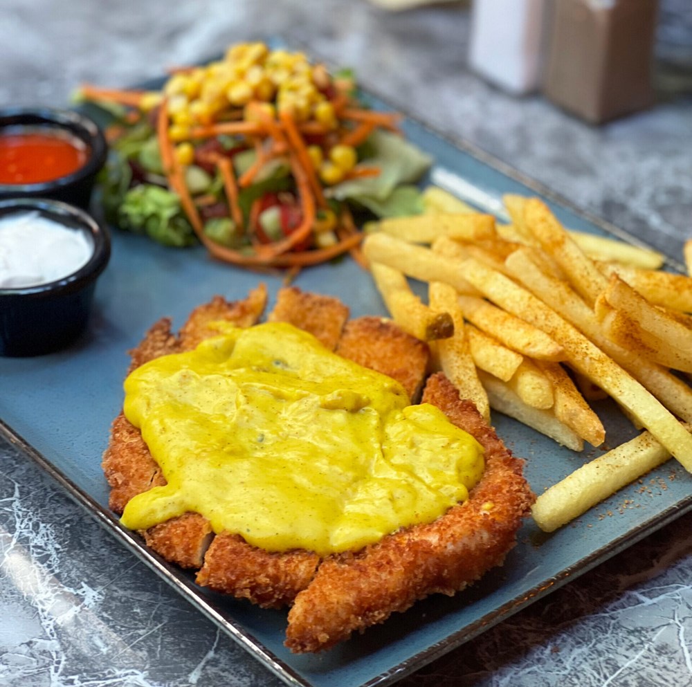 Köri Soslu şinitzel