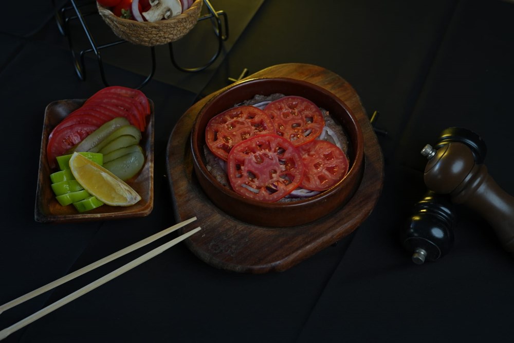 GÜVEÇTE SEBZELİ ET SOTE