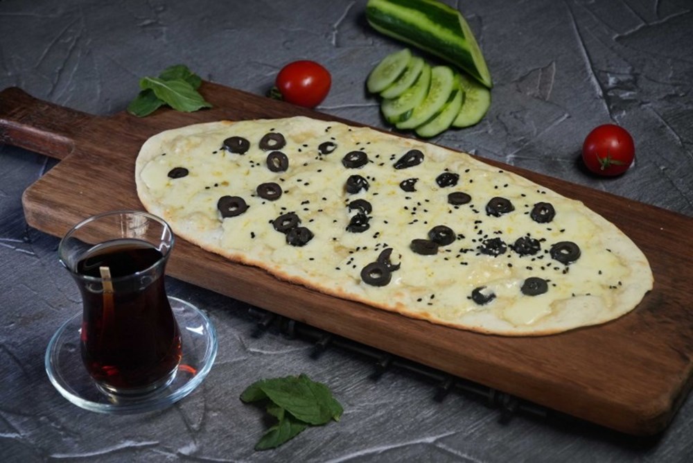 KAŞARLI ZEYTİNLİ PİDE