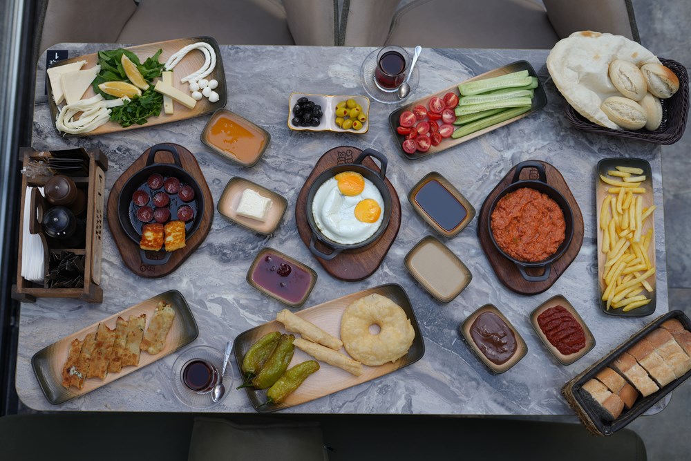 İKİ KİŞİLİK KAHVALTI