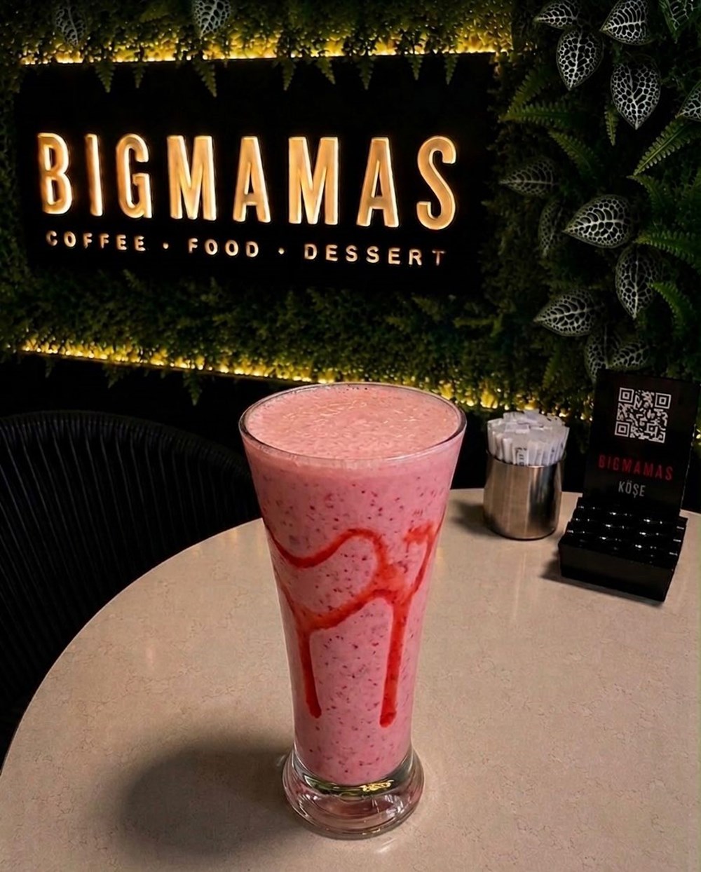 ÇİLEKLİ MİLKSHAKE