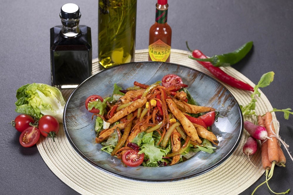 BADEMLİ TAVUK SALATA