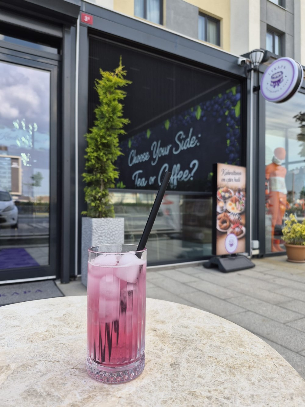 ICED MANGO - BERRY  REFRESHING DRINK