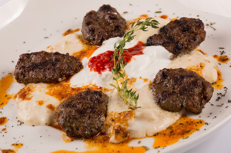 كرات اللحم مع الباذنجان